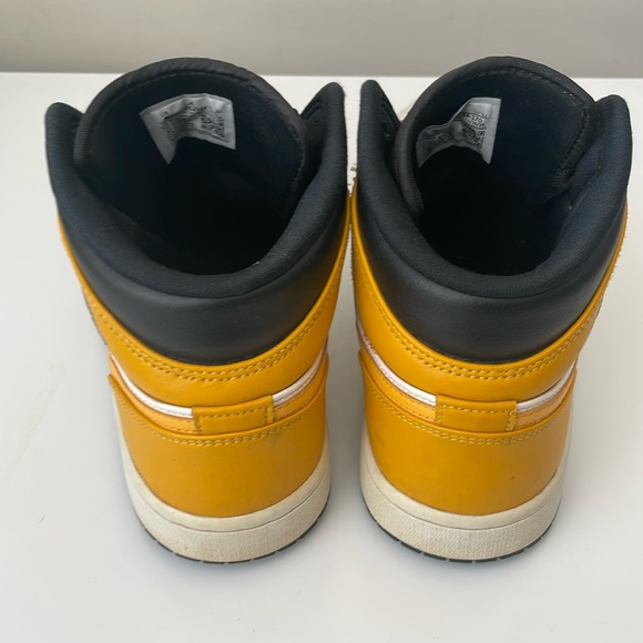 Air Jordan 1 Mid University Gold White Black Yellow 554724-170 size 8 - Picture 3 of 8